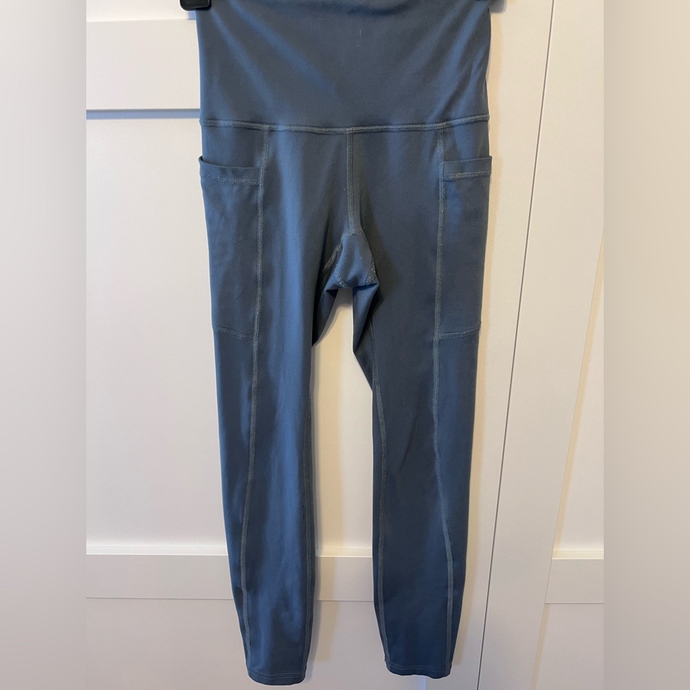 Gilly Hicks Recharge Leggings